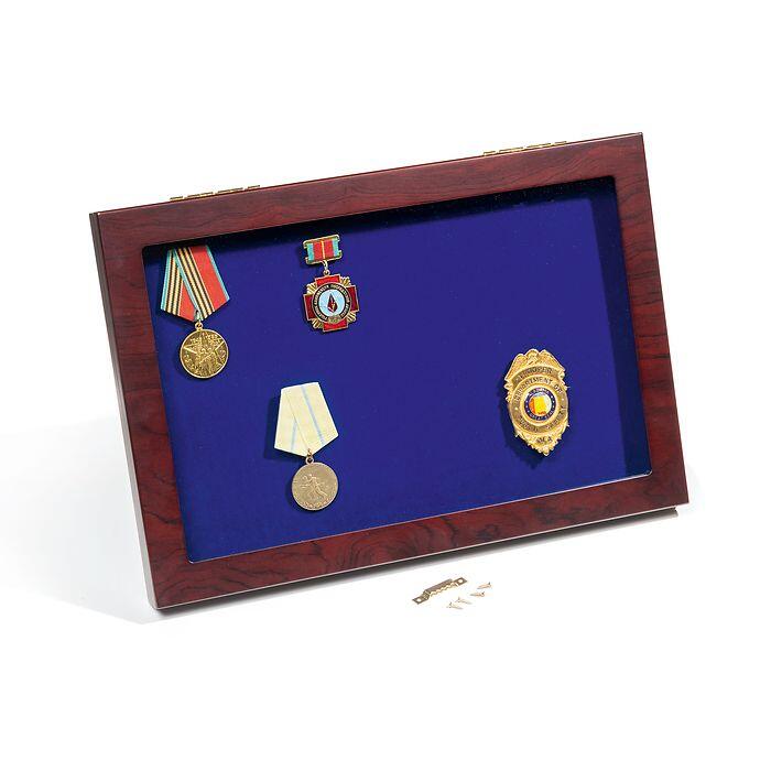 Militaria vitrine with glass lid